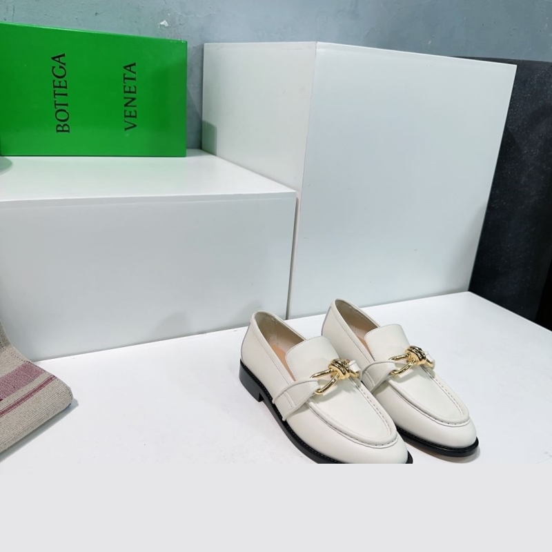 bo*te*ga Ve*ne*ta leather shoes